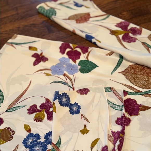 Diane Von Furstenberg Floral Print Asymmetrical Pattern Silk Blouse Size 2 - Picture 2 of 12